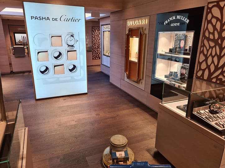Parkettboden in einer Uhren- und Schmuckboutique
